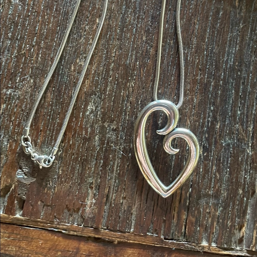 Retired James Avery silver necklace. 18in chain with mothers love pendant